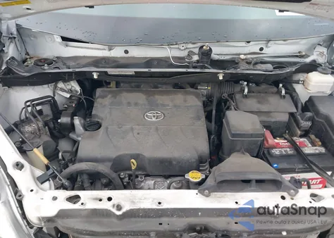 2015 Toyota Sienna Le 8 Passenger z USA, uszkodzony, nr VIN 5TDKK3DC3FS566118